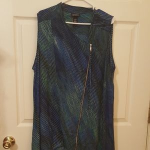 Catherine's off set zipper shark bite top